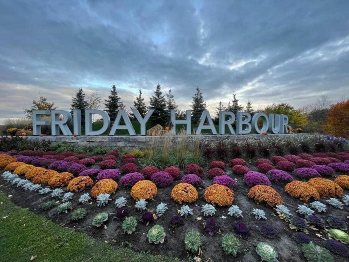 Stunning Stayz At Friday Harbour Beach Marina Resort Lake Simcoe Innisfil Εξωτερικό φωτογραφία